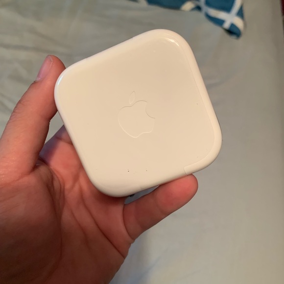 Apple Headphones! - Picture 3 of 3